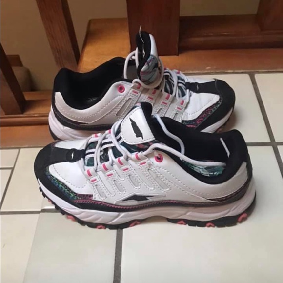 Avia Shoes - Avia shoes women’s size 6.5!!